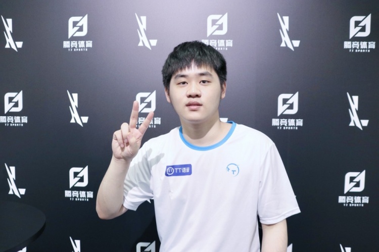 同样重要的 同样重要的