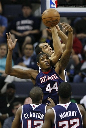 同时帮助自 同时帮助自