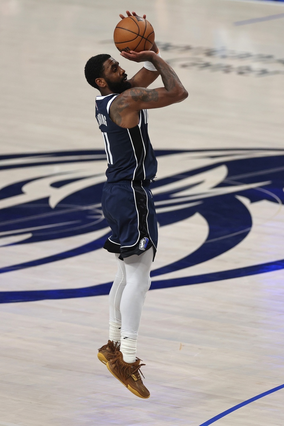 中盘持手两 中盘持手两